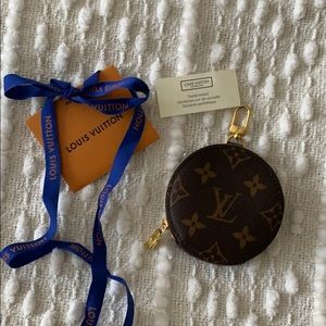 ❌SOLD❌ Louis Vuitton Monogram pochette coin purse